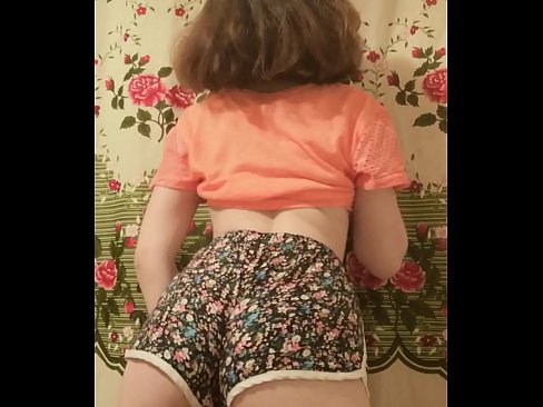 ❤️ סעקסי יונג באַבע סטריפּינג אַוועק איר קורצע הייזלעך אויף אַפּאַראַט ️❌ שווער פּאָרן ביי אונדז ❤