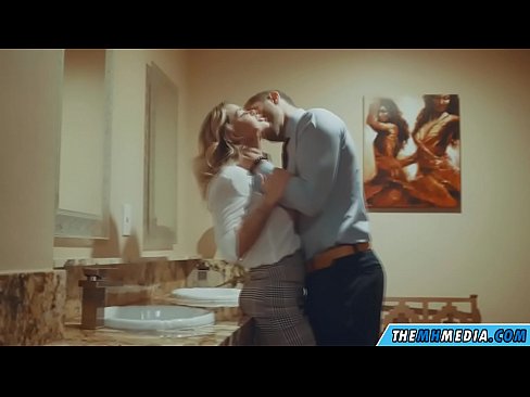 ❤️ ווען אַ באַסטי בלאָנדע סידוס איר אין אַ ציבור אָפּטריט ️❌ שווער פּאָרן ביי אונדז ❤